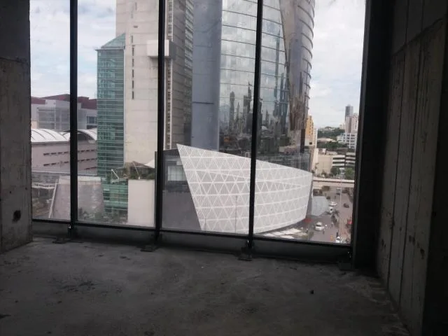  se alquila exclusiva oficina ubicada en avenida balboa  — 5