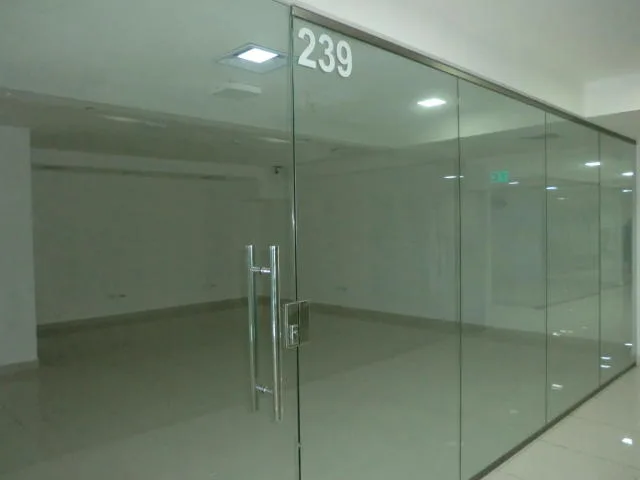  alquiler de local o oficina ubicado en avenida balboa  — 2