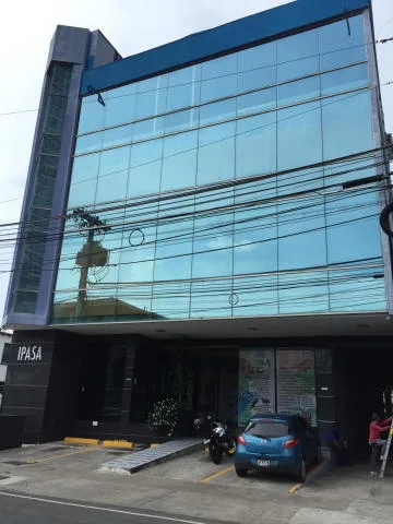  alquilo oficina sin divisione en avenida balboa — 5