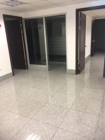  en alquiler oficina con excelentes acabados 
