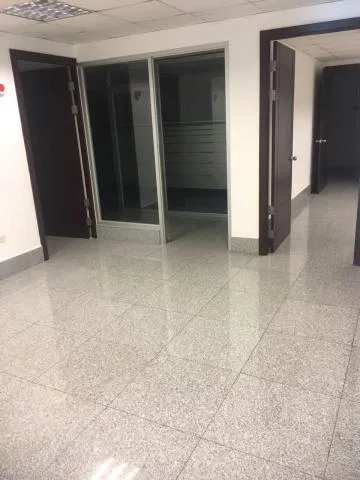  en alquiler oficina con excelentes acabados  — 4