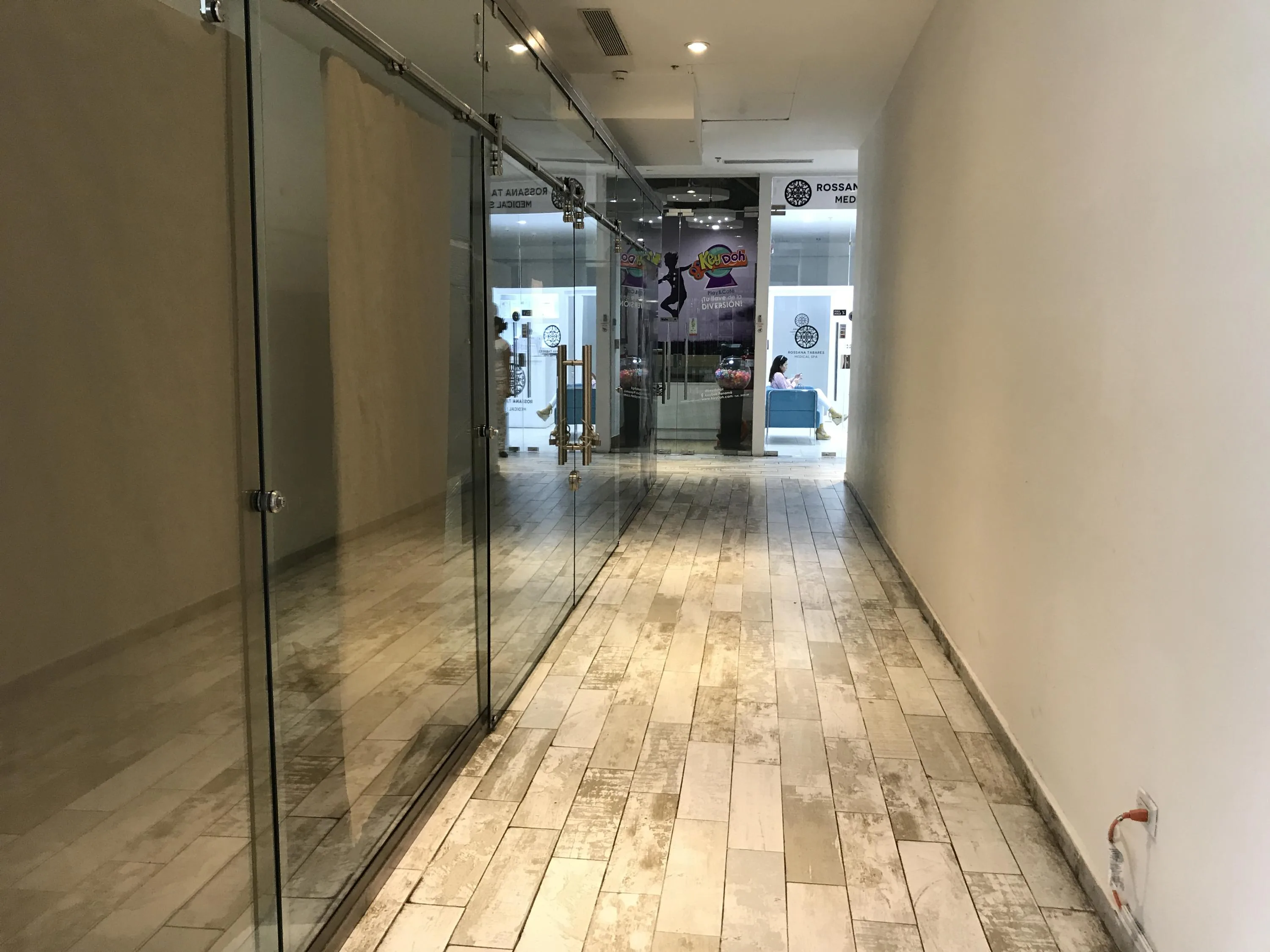 Alquilo local comercial en avenida balboa cod. flex: 17-5074 llf — 4