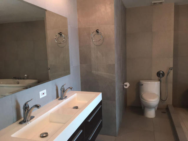   apartamento en venta en avenida balboa con vista al mar