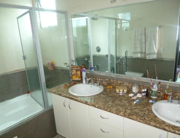 17-5031. se vende apartamento super amplio en av. balboa. mh — 4