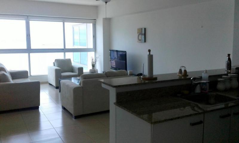 Se alquila comodo apartamento en avenida balboa #17-5297 lf
