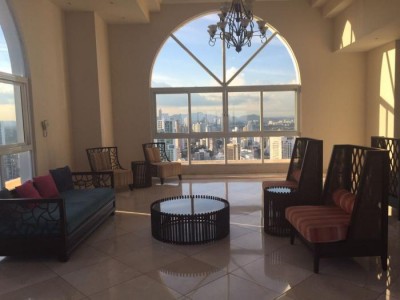 Gran vista a la ciudad, el apartamento esta situado en vista del mar(el mismo edificio de le meridie