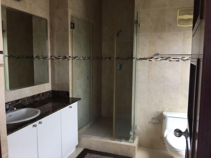 I rent beautiful apartment grandbay in avenida balboa