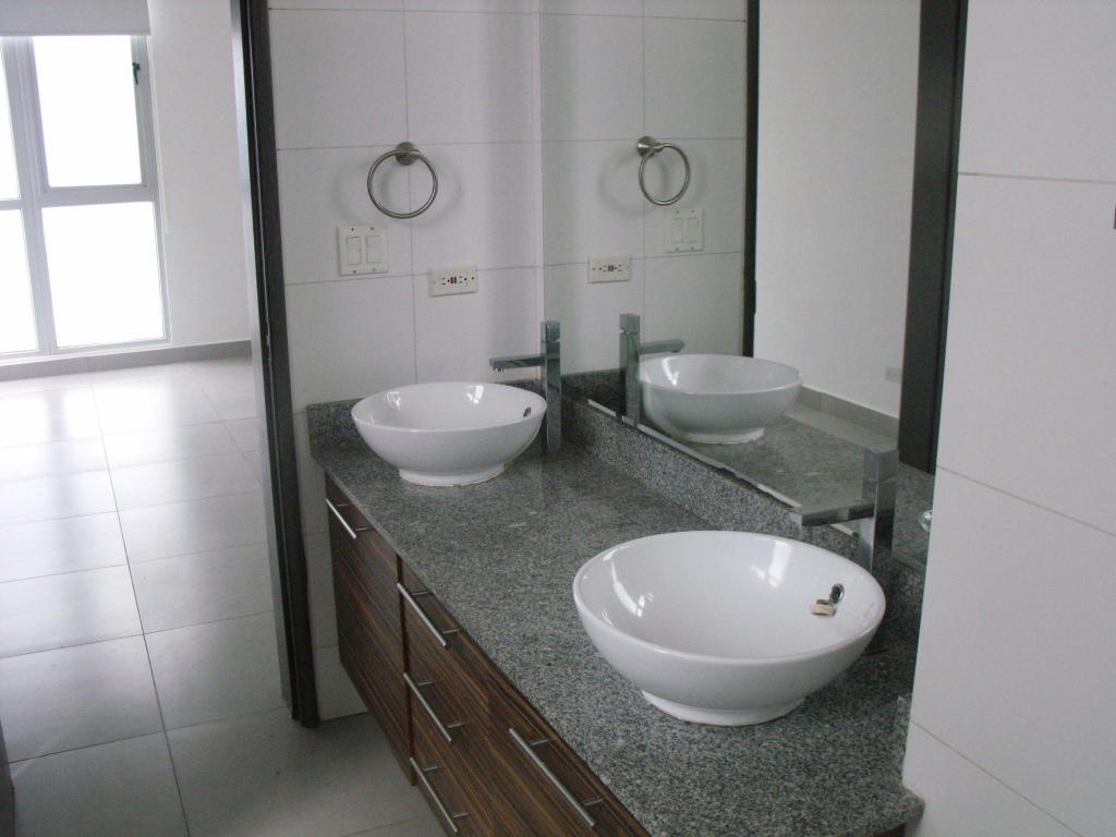 Alquiler de apartamento en avenida balboa panama  kw 17-5959