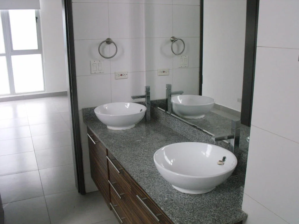 Alquiler de apartamento en avenida balboa panama  kw 17-5959 — 2