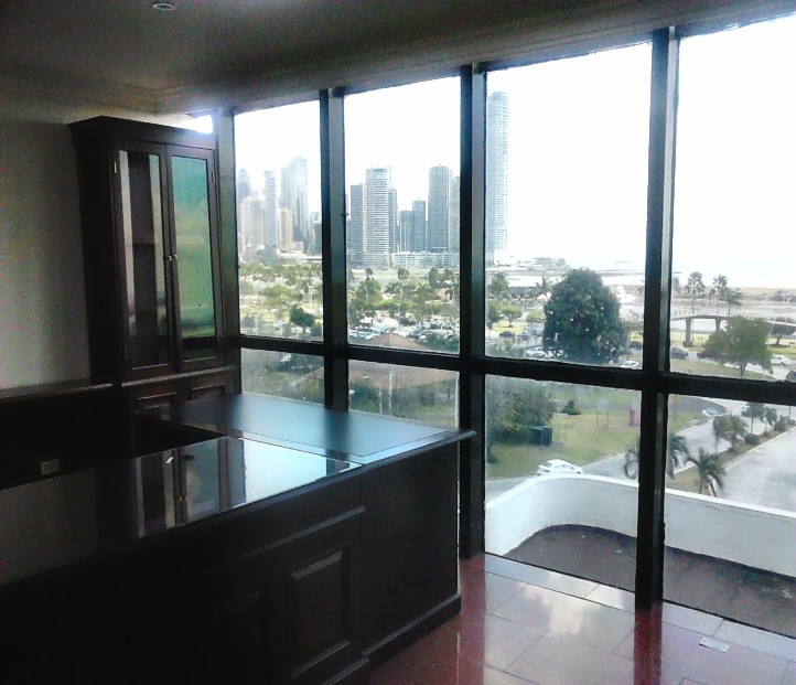 Se alquila oficina  de 200 mÂ² avenida balboa $3700.00usd
