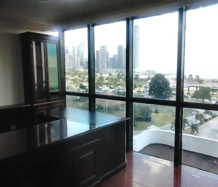 Se alquila oficina  de 200 mÂ² avenida balboa $3700.00usd — 2