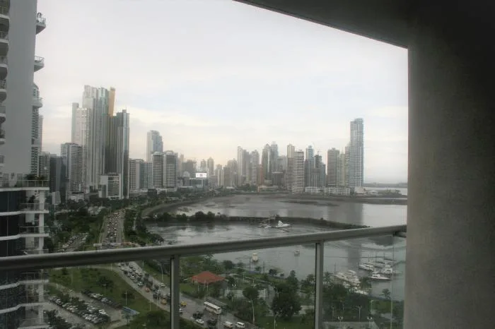 Se alquila apartamento avenida balboa 2 rec. amoblado yacht club  — 4