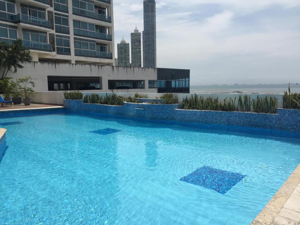 Apartamento en alquiler en avenida balboa panama  lha 17-6022