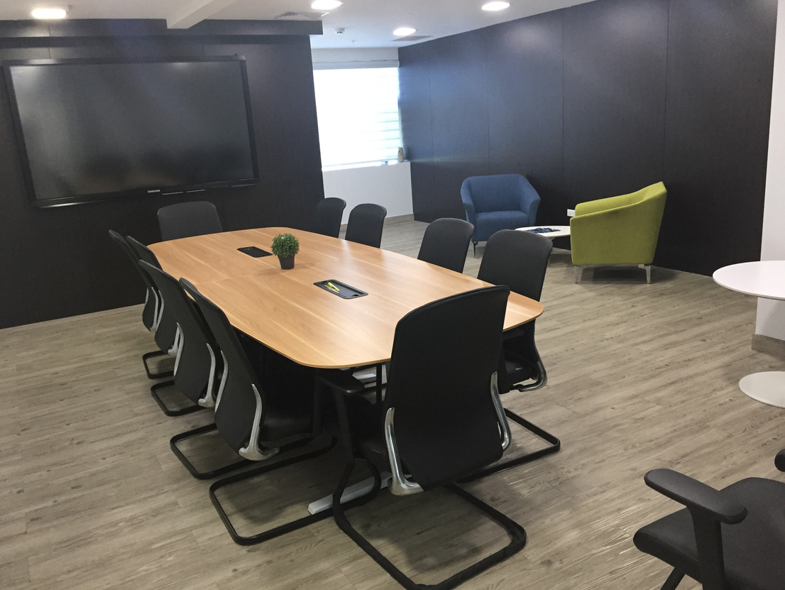 Office rental in avenida balboa with everything included