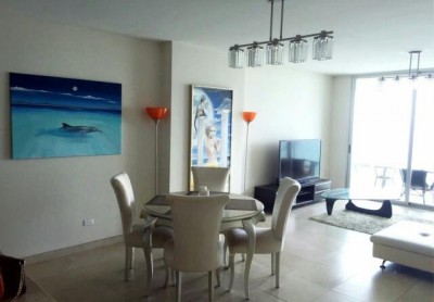 Beautiful apartment with ocean view from the balcony and the bedroom, near the metro, quick access t