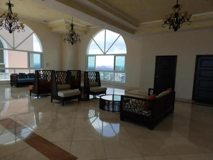 Apartamento en venta en avenida balboa grr 17-5633 — 5