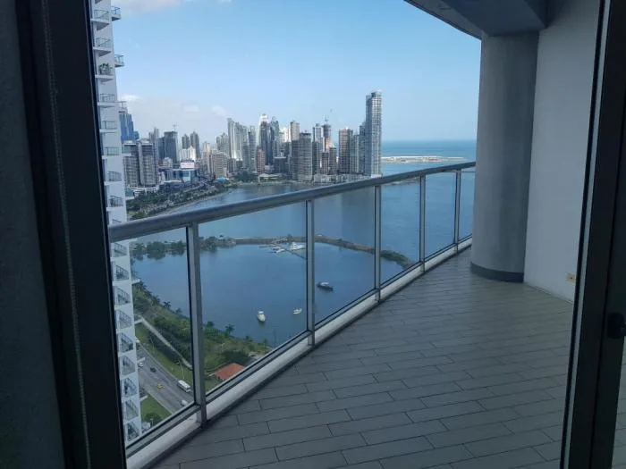 Precioso apartamento en alquiler avenida balboa, ph yacht club, 147mts ais.  — 2