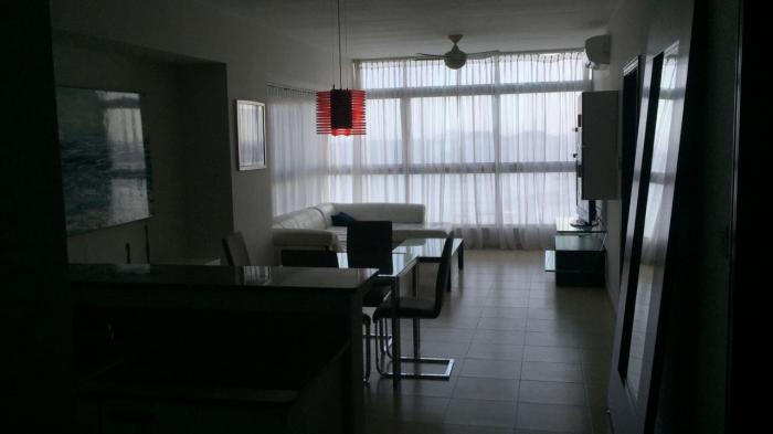 Se alquila apartamento amoblado con vista al mar