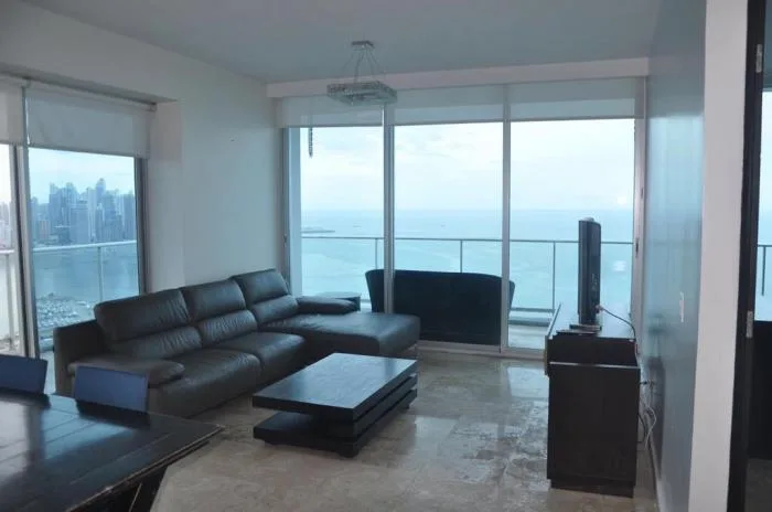 Se alquila apartamento amoblado frente al mar — 2
