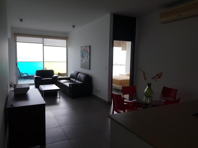 Alquilo apartamento en avenida balboa
