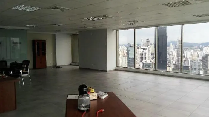 Oficina en alquiler avenida balboa,ph bicsa, 134mts ais.  — 4