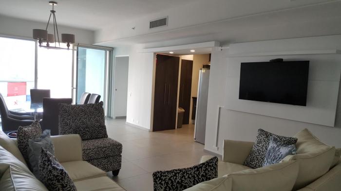 I am selling apartment avenida balboa, with white line, 156mts ais.