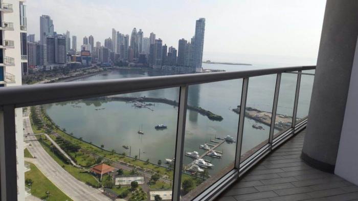 Venta exclusivo apartamento yatch club av. balboa 18-1982