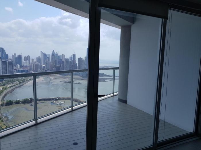 Apartamento en alquiler ph yacht club en avenida balboa,152mts ais.  