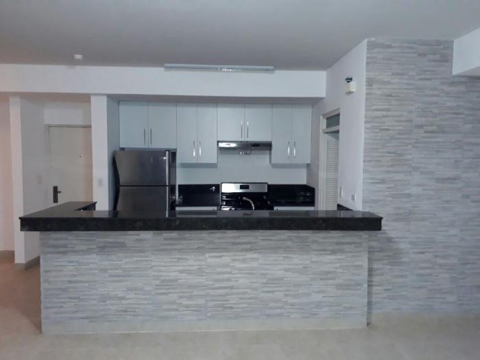 Alquilo en ave balboa apartamento con vista al mar, piso alto