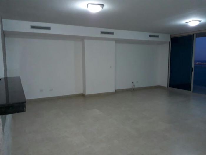 Alquilo en ave balboa apartamento con vista al mar, piso alto