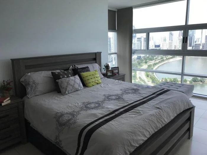 Al mejor precio de mercado,2 parkings,vendo apartamento,av balboa ais. — 2