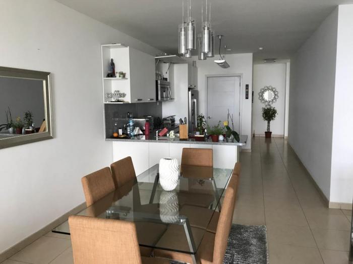 Al mejor precio de mercado,2 parkings,vendo apartamento,av balboa ais.