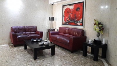 Excelente apartamento amoblado a una cuadra de la av. balboa. tiene 4 recamaras y 4 baños mas la re